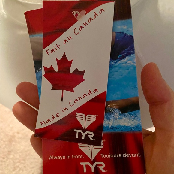 TYR Rashguard - Brand New With Tags - Picture 4 of 4